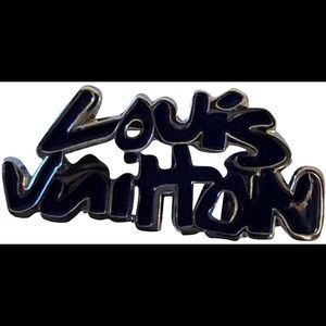 Louis Vuitton graffiti style Voyagez pin
